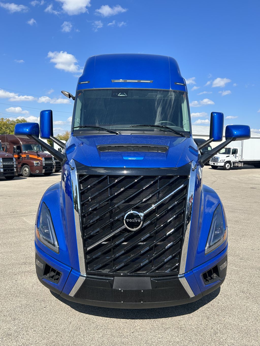 Slide images of 2025 VOLVO VNL64T860