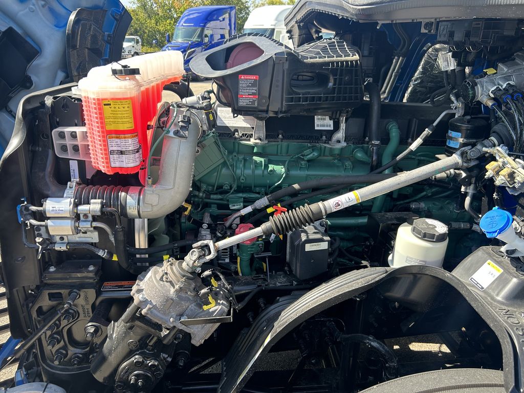 Slide images of 2025 VOLVO VNL64T860