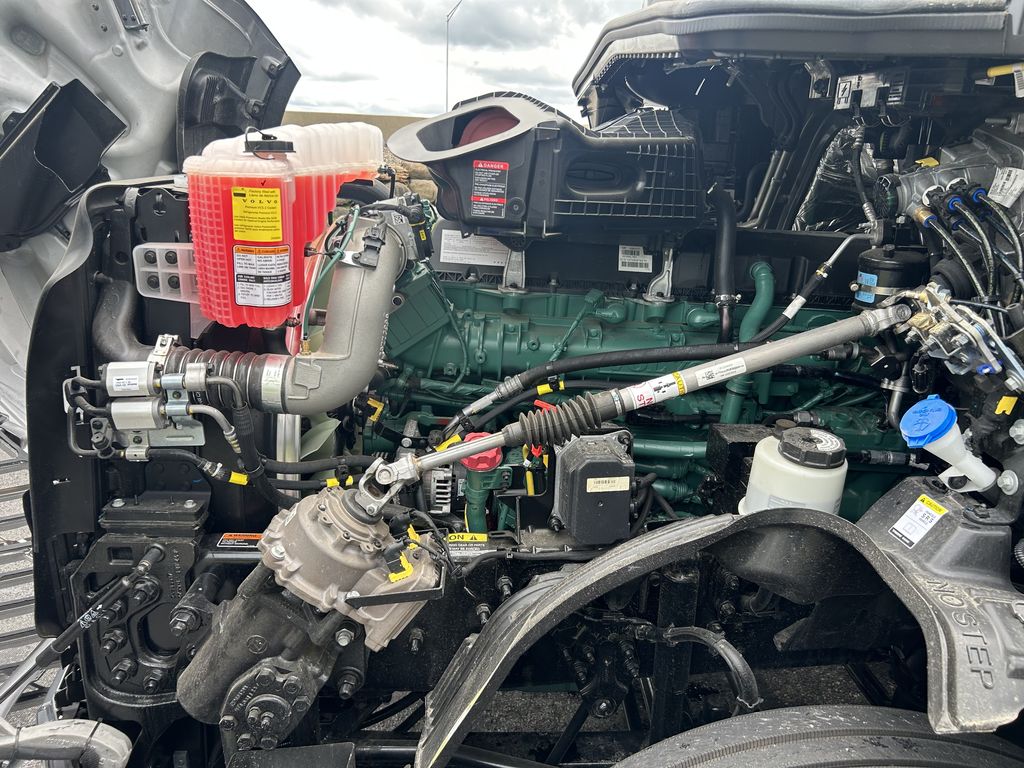 Slide images of 2025 VOLVO VNL64T860