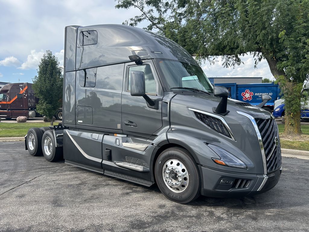 Slide images of 2025 VOLVO VNL64T860