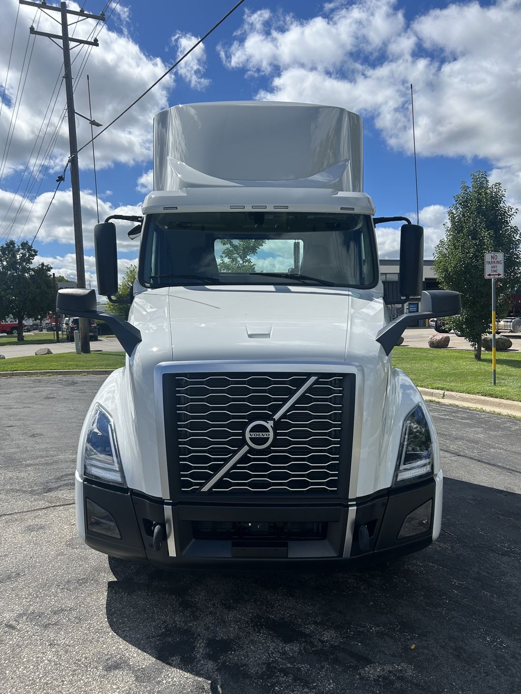 Slide images of 2025 VOLVO VNL64T300
