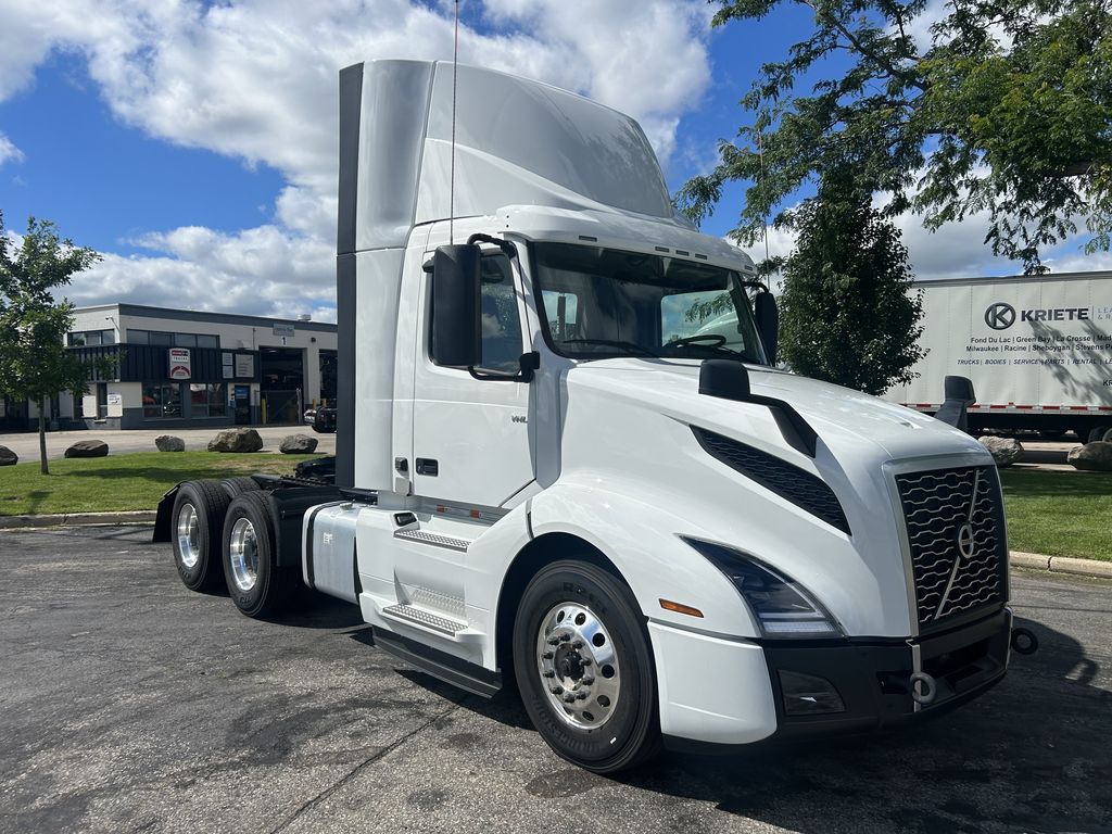 Slide images of 2025 VOLVO VNL64T300