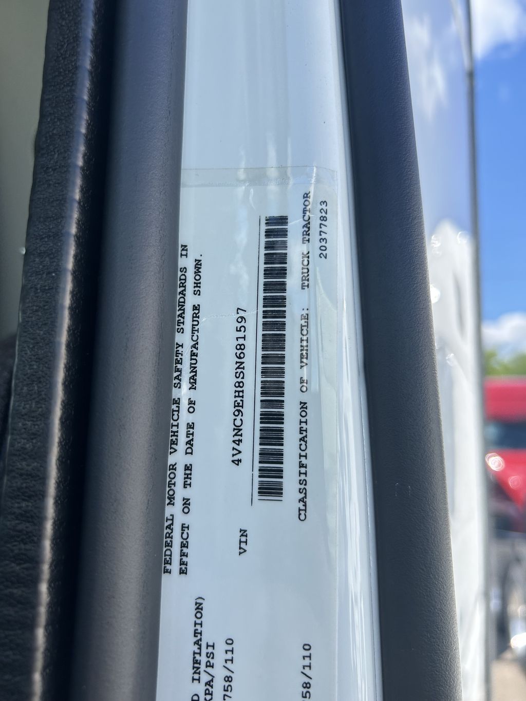 Slide images of 2025 VOLVO VNL64T300