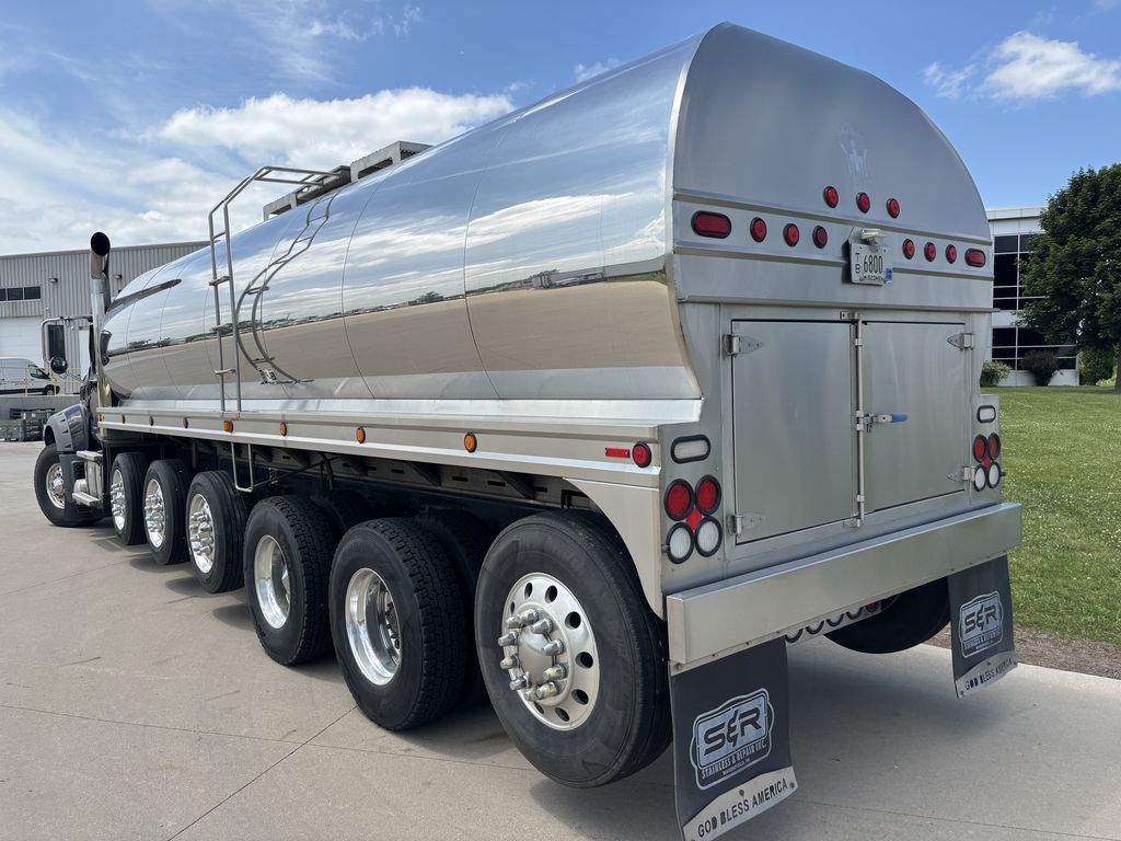 Slide images of 2020 MACK GR64F