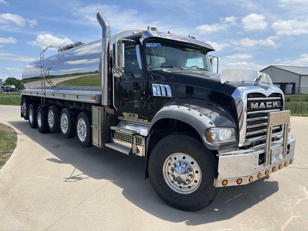 Slide images of 2020 MACK GR64F