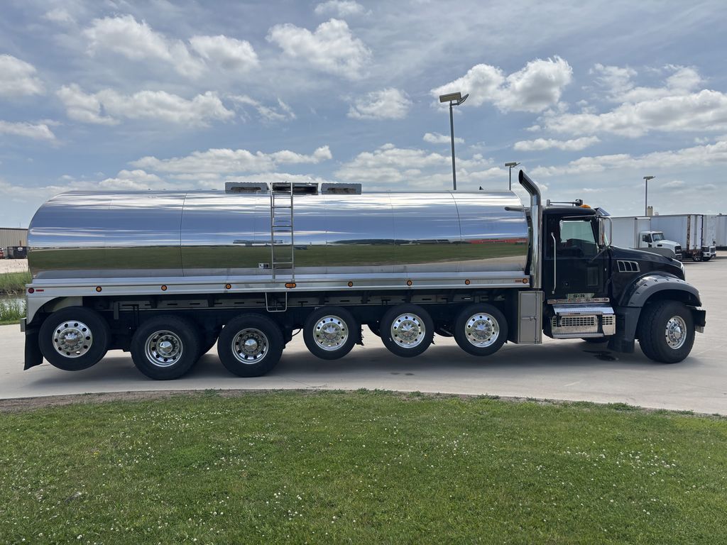 Slide images of 2020 MACK GR64F