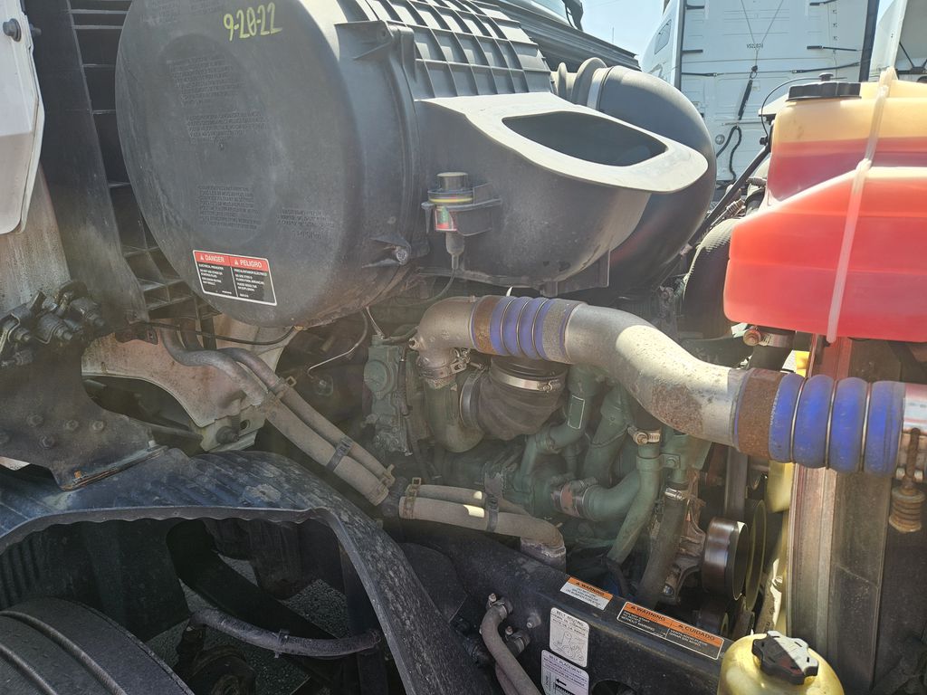 Slide images of 2020 VOLVO VNR