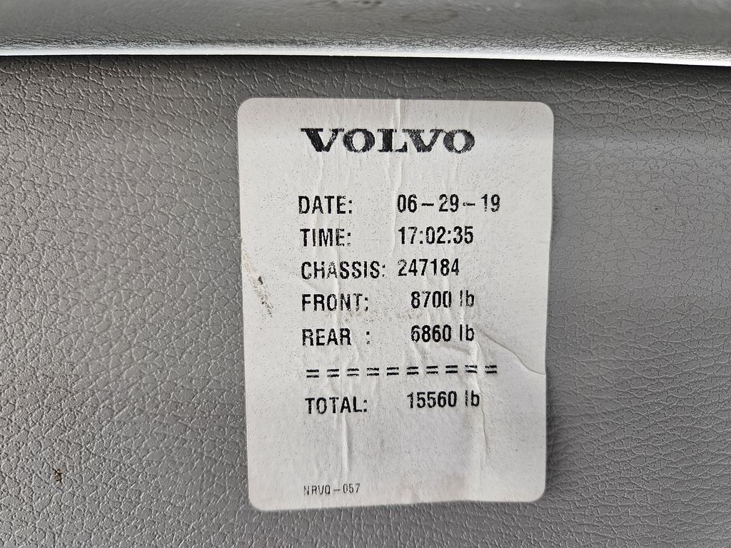 Slide images of 2020 VOLVO VNR
