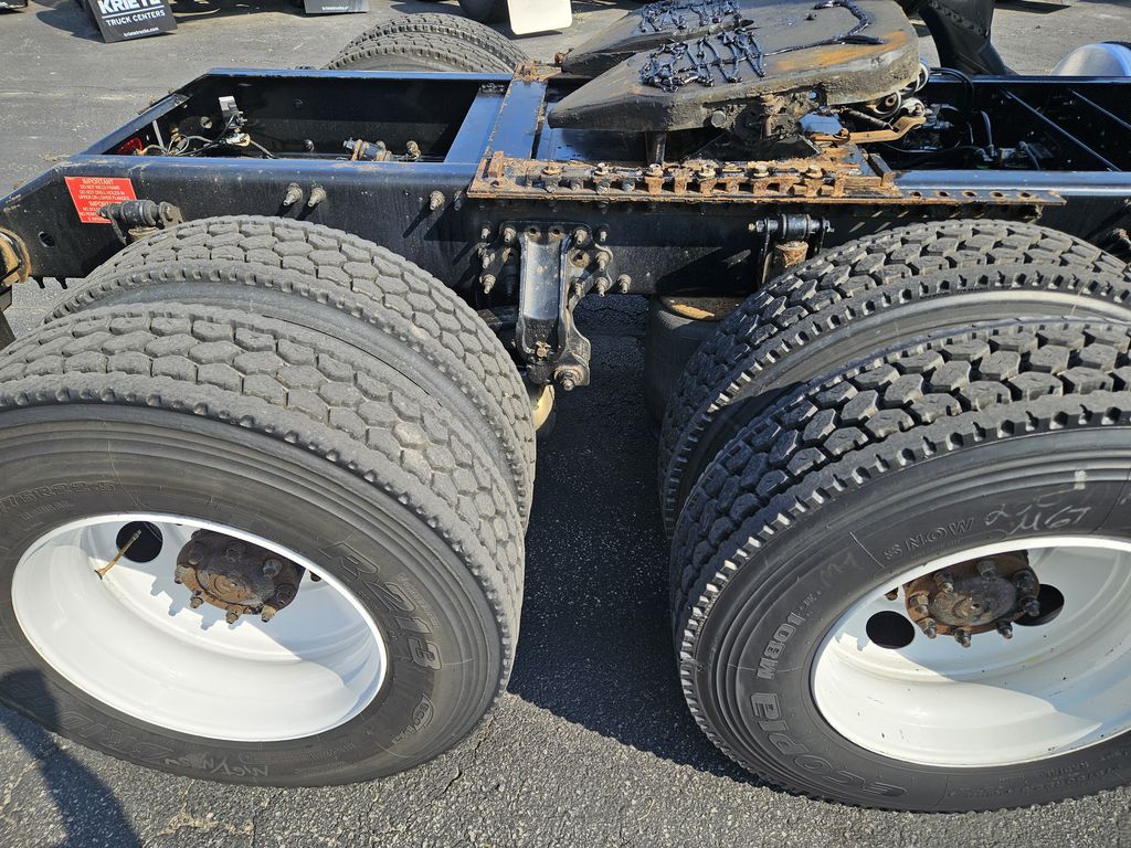 Slide images of 2020 VOLVO VNR