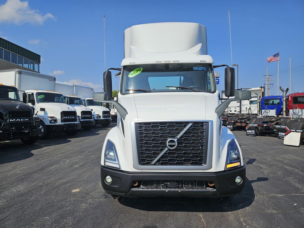 Slide images of 2020 VOLVO VNR