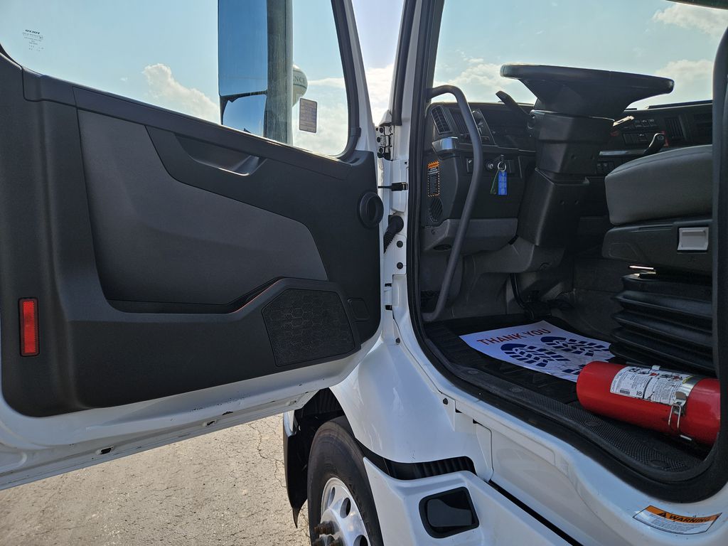 Slide images of 2020 VOLVO VNR