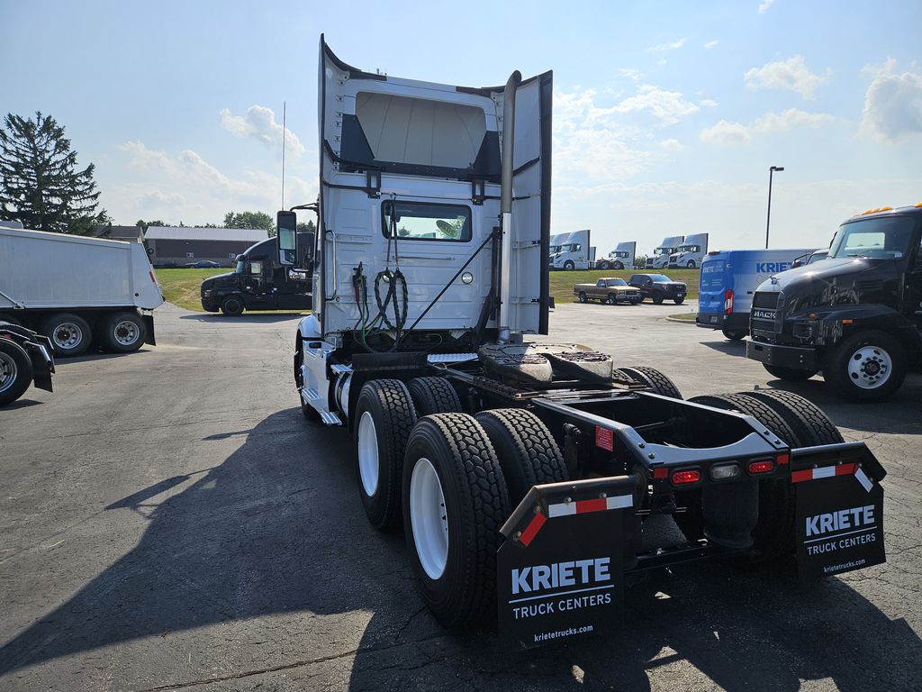 Slide images of 2020 VOLVO VNR