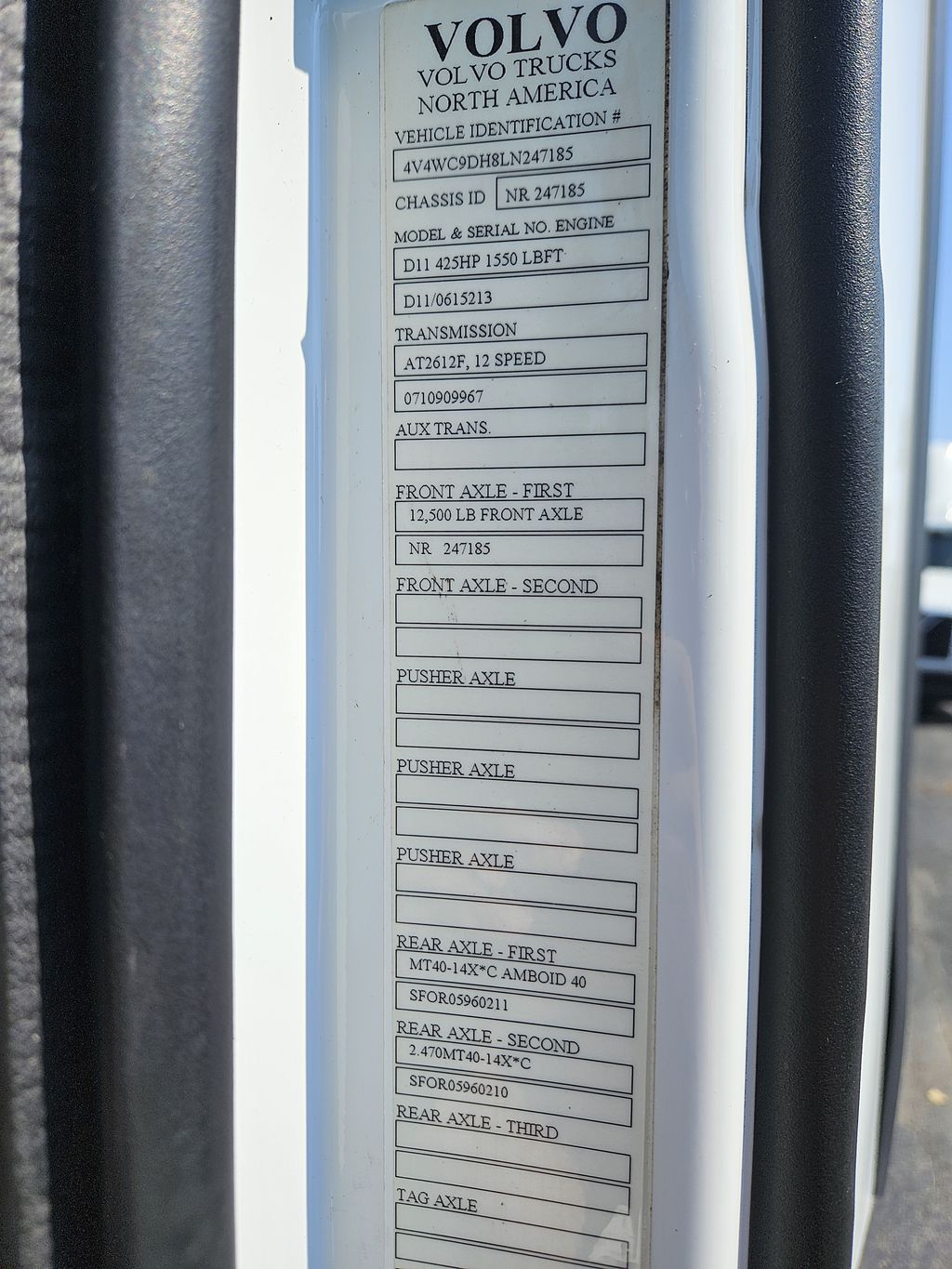 Slide images of 2020 VOLVO VNR