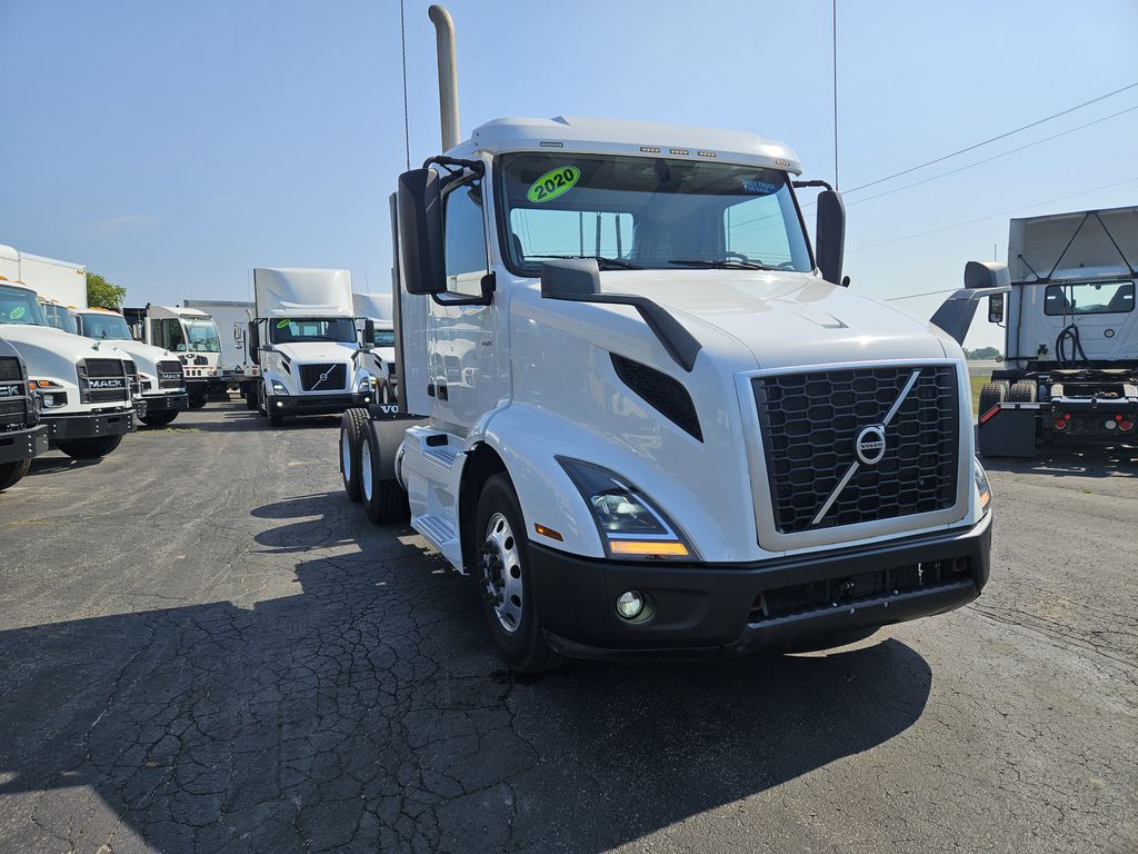 Slide images of 2020 VOLVO VNR