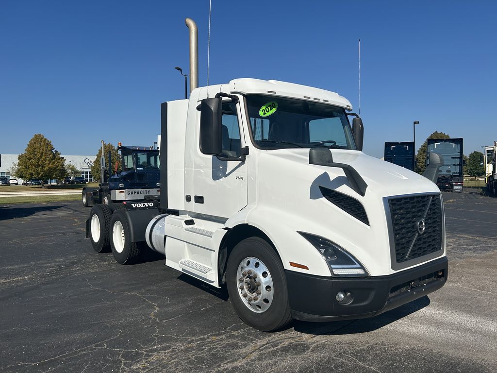 Slide images of 2020 VOLVO VNR