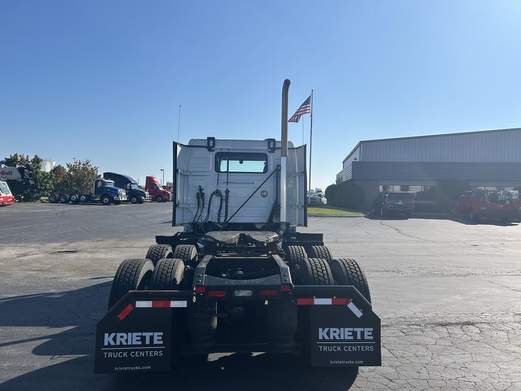 Slide images of 2020 VOLVO VNR