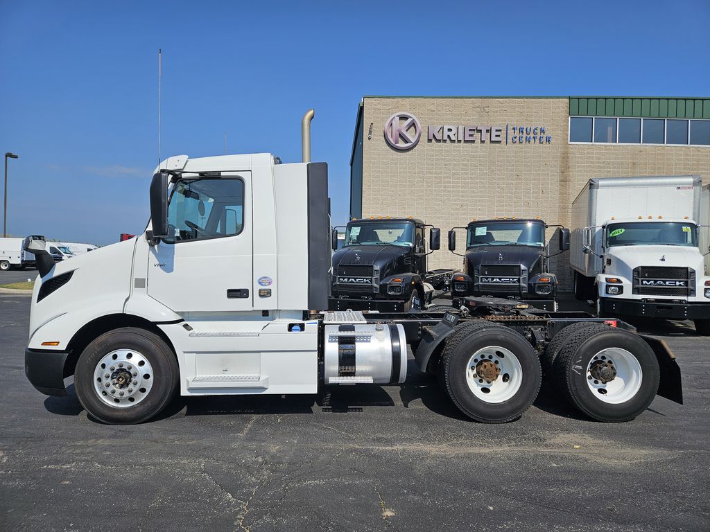 Slide images of 2020 VOLVO VNR