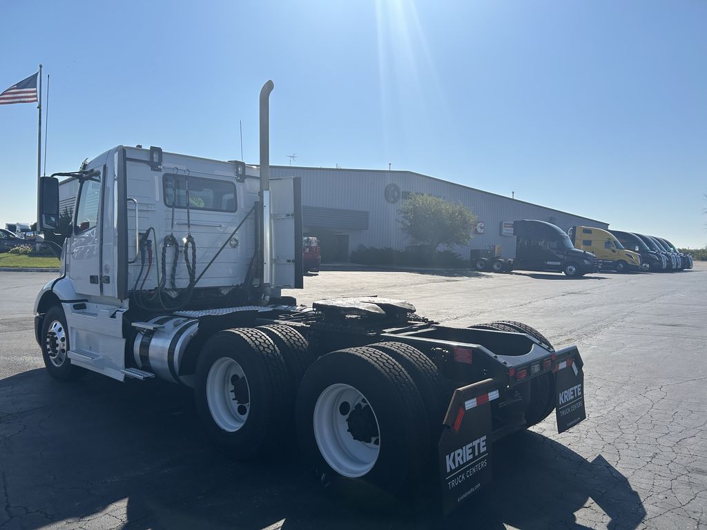 Slide images of 2020 VOLVO VNR