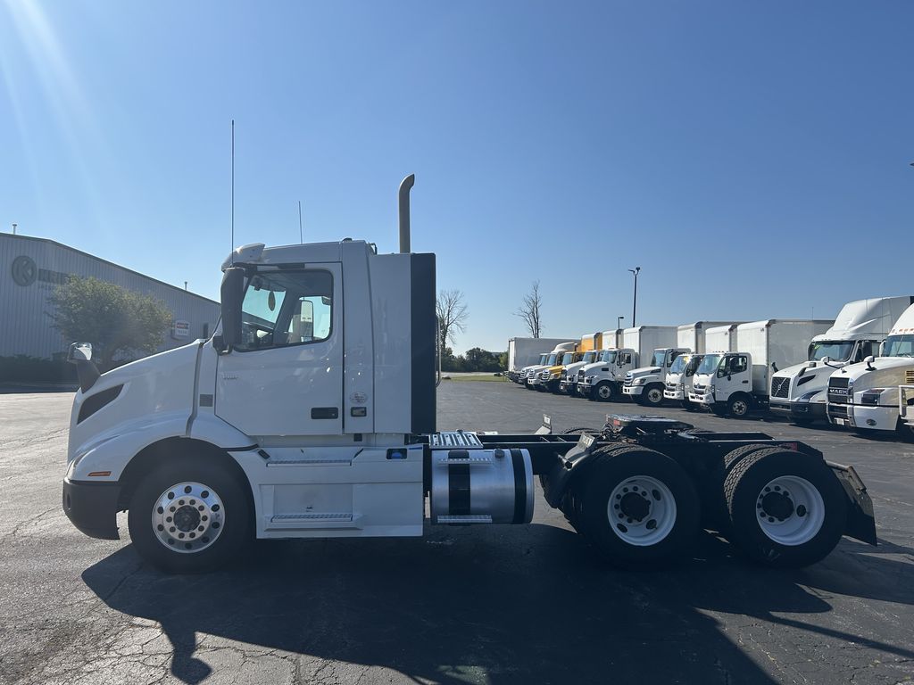 Slide images of 2020 VOLVO VNR