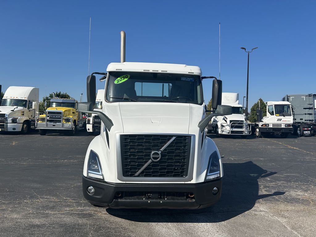 Slide images of 2020 VOLVO VNR