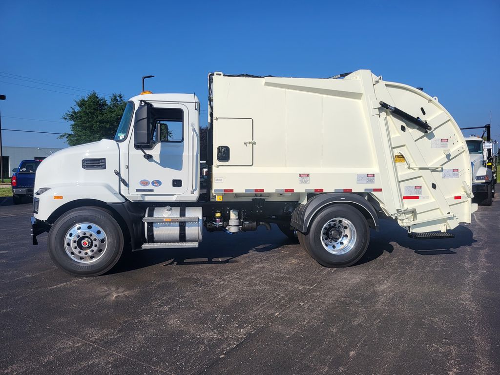 Slide images of 2025 MACK MD742