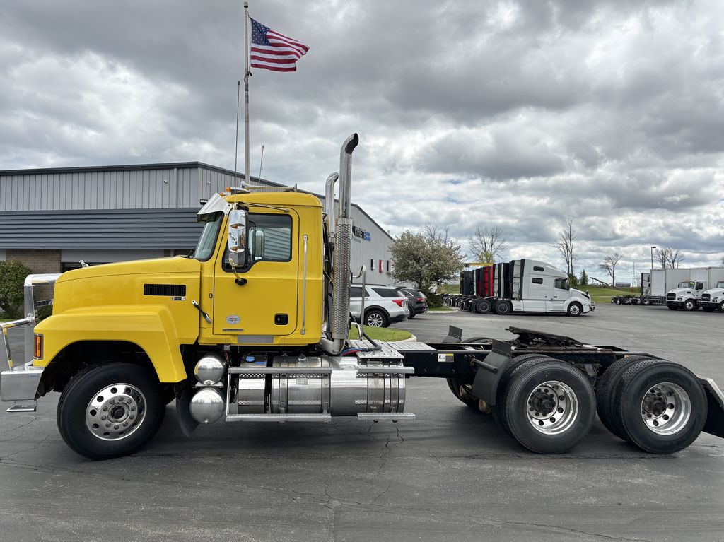 Slide images of 2022 MACK PI64T