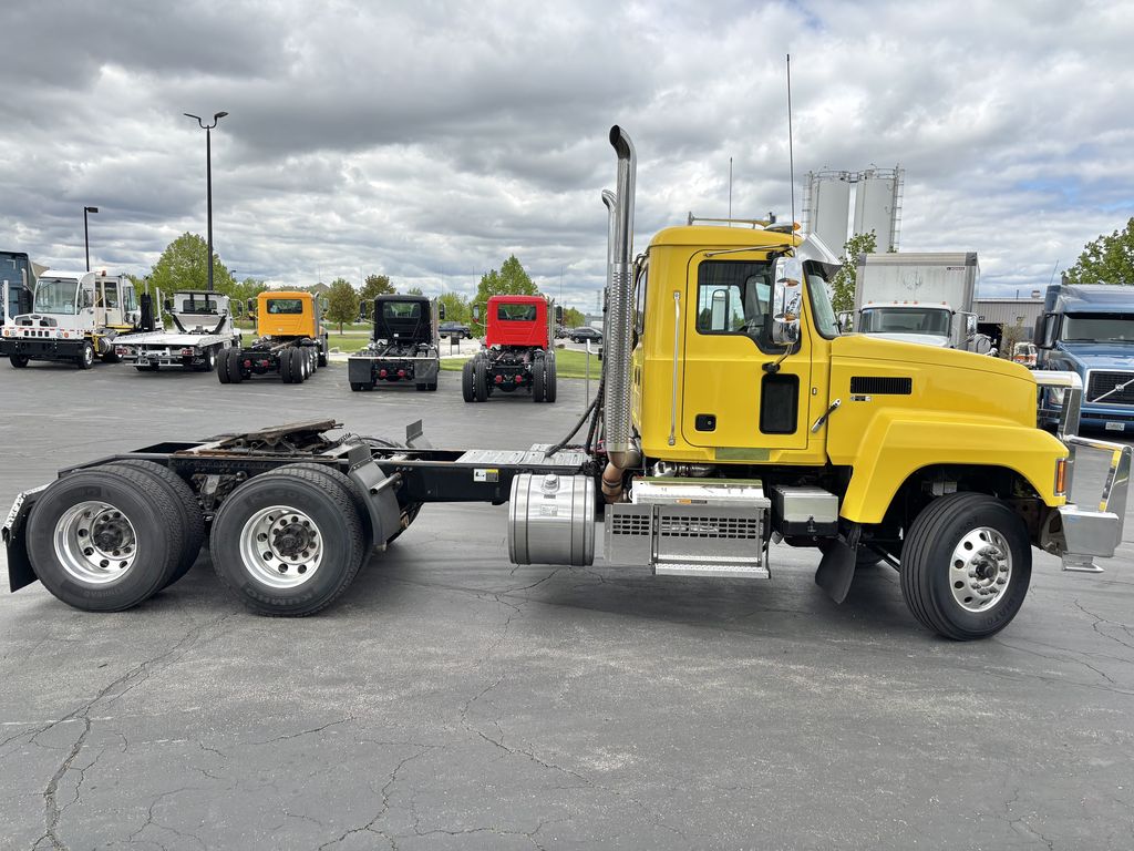 Slide images of 2022 MACK PI64T
