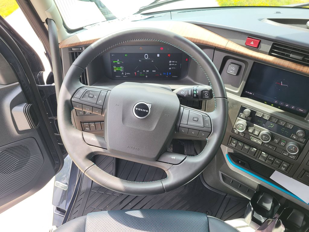Slide images of 2025 VOLVO VNL64T860