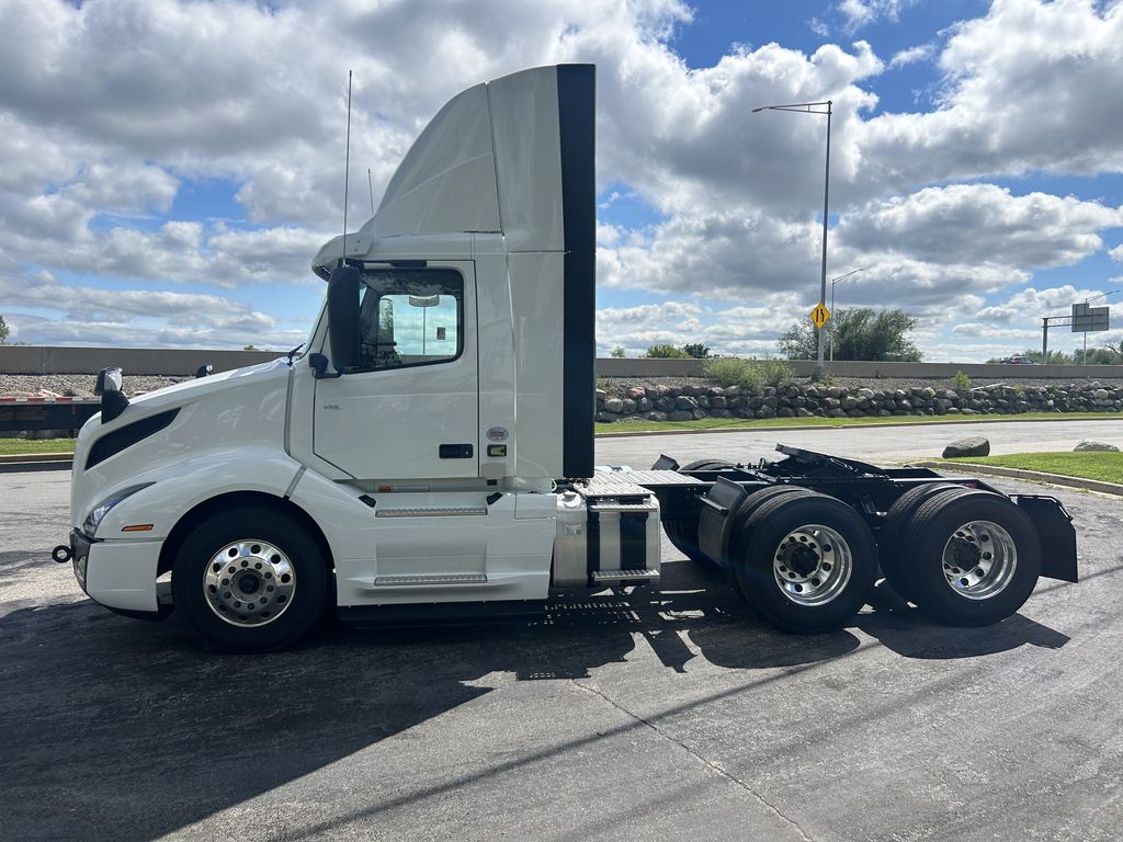 Slide images of 2025 VOLVO VNL64T300