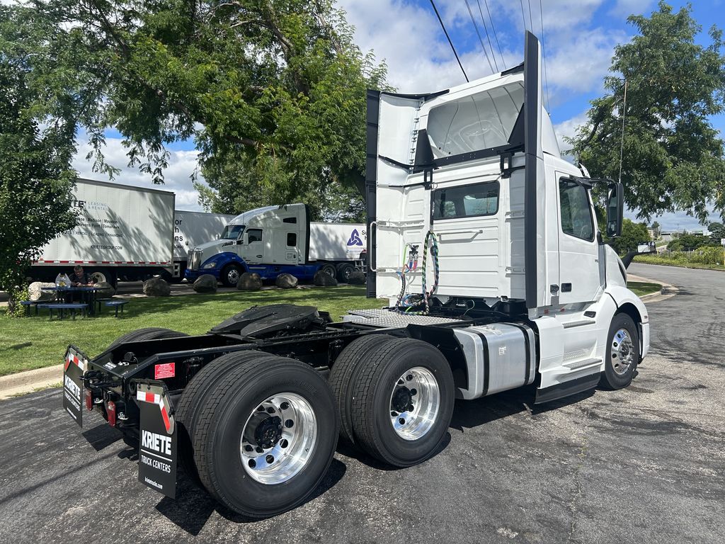 Slide images of 2025 VOLVO VNL64T300