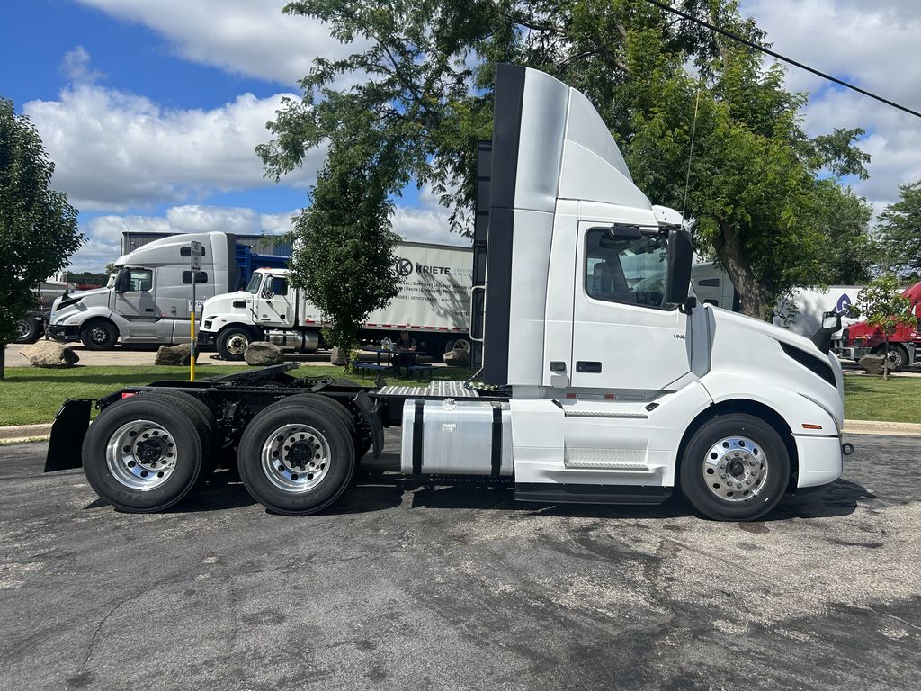 Slide images of 2025 VOLVO VNL64T300