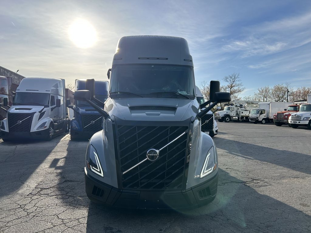 Slide images of 2026 VOLVO VNL64T860