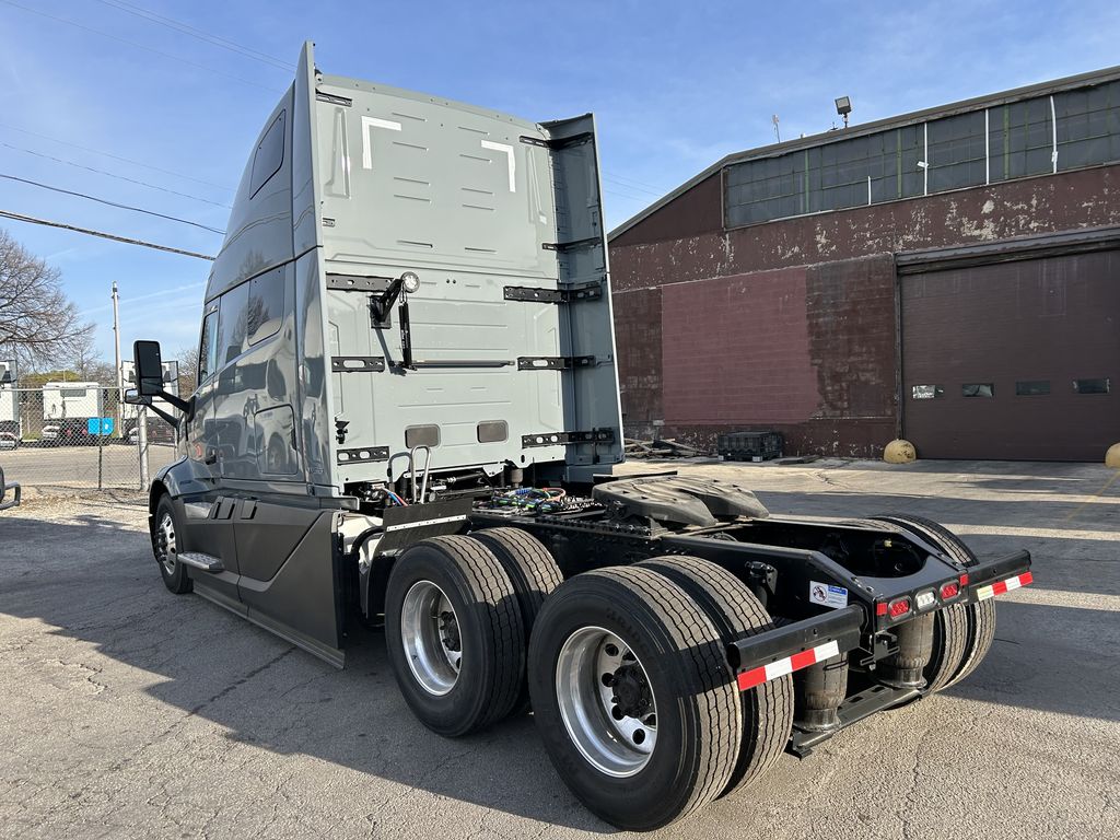 Slide images of 2026 VOLVO VNL64T860