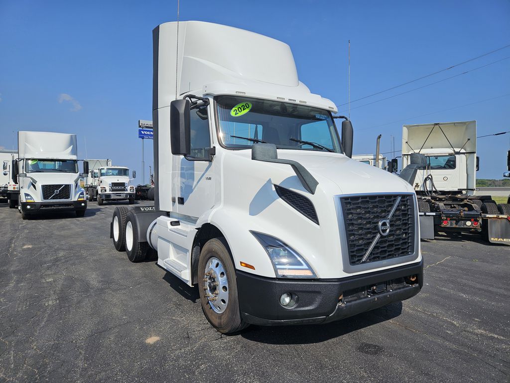 Slide images of 2020 VOLVO VNR