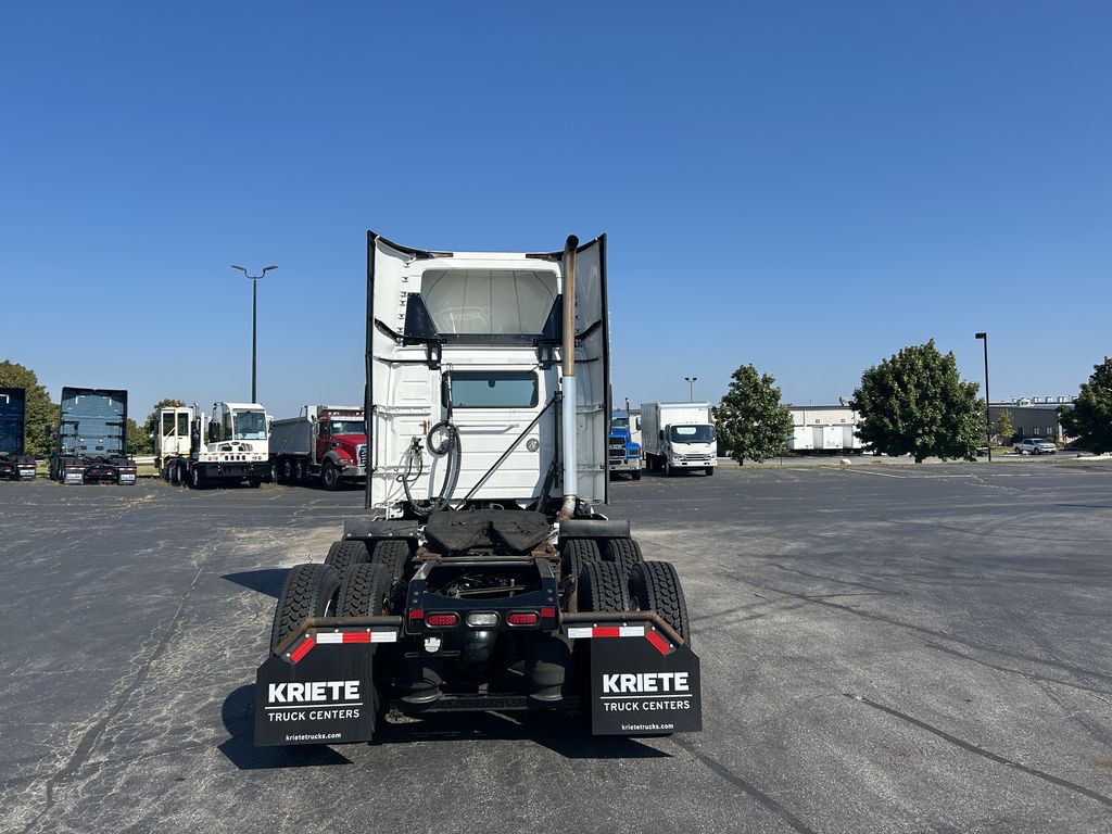 Slide images of 2020 VOLVO VNR
