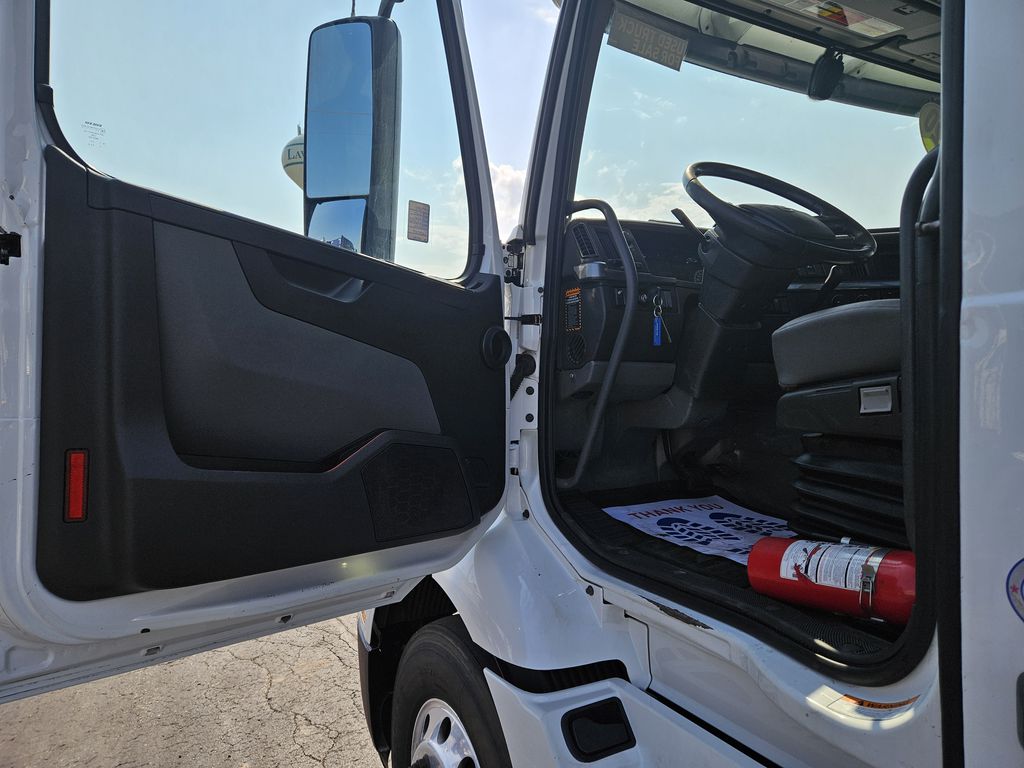 Slide images of 2020 VOLVO VNR