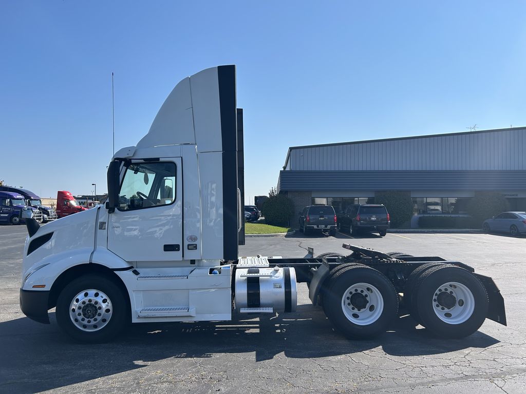 Slide images of 2020 VOLVO VNR