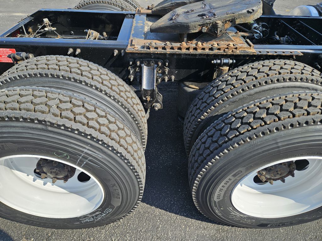 Slide images of 2020 VOLVO VNR