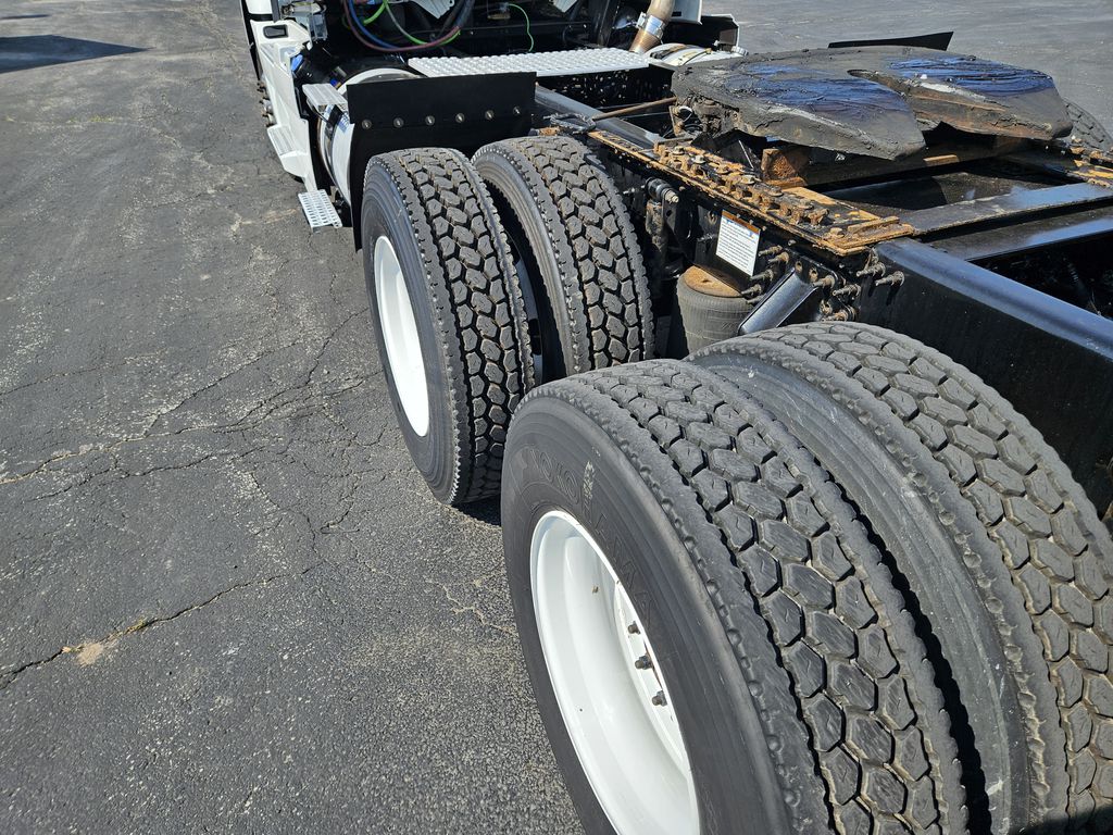 Slide images of 2020 VOLVO VNR