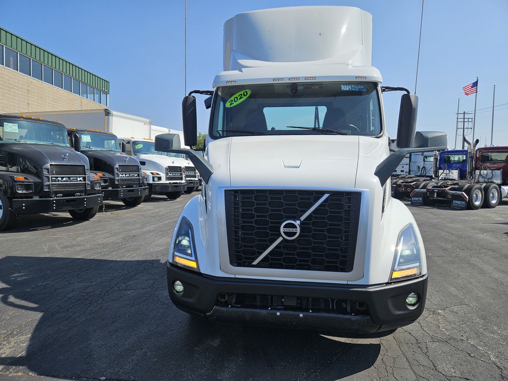 Slide images of 2020 VOLVO VNR 