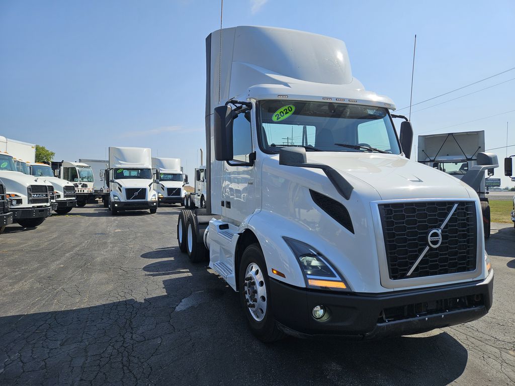 Slide images of 2020 VOLVO VNR 