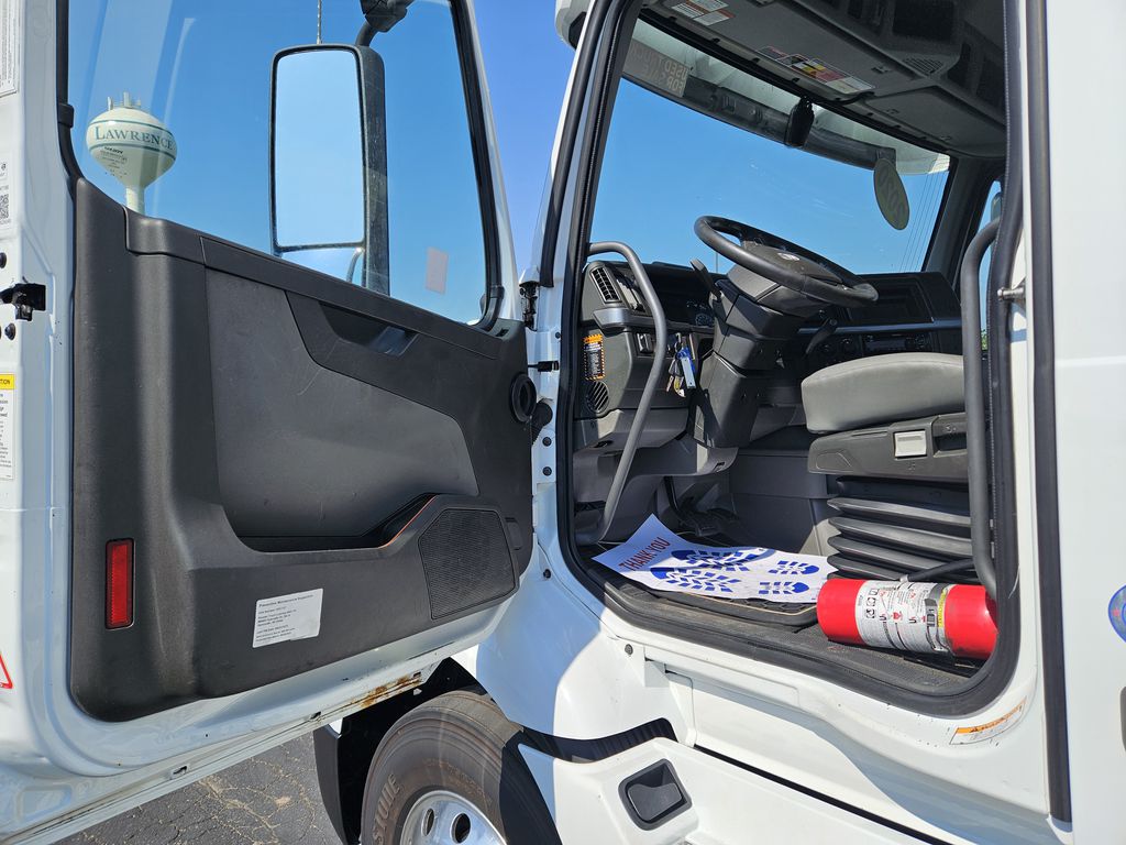 Slide images of 2020 VOLVO VNR