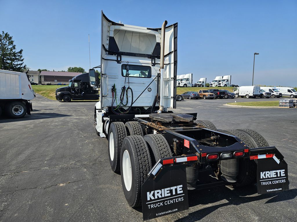 Slide images of 2020 VOLVO VNR 