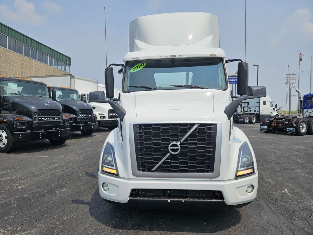 Slide images of 2020 VOLVO VNR
