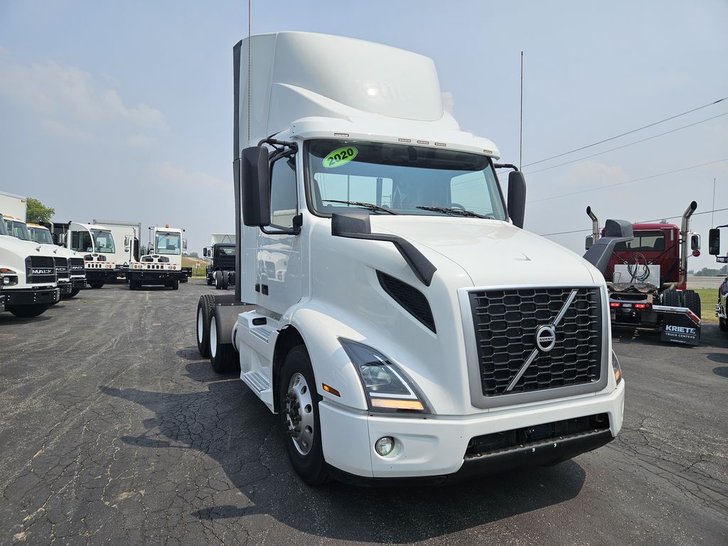 Slide images of 2020 VOLVO VNR