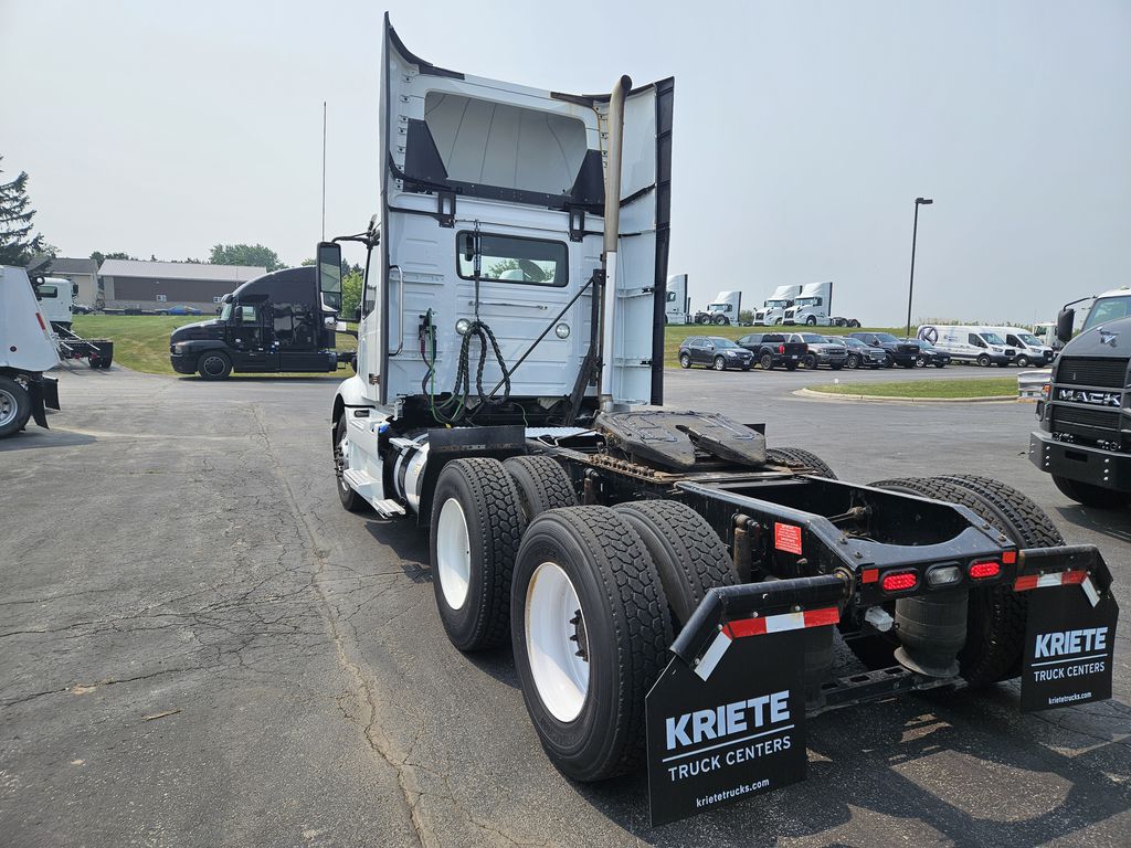 Slide images of 2020 VOLVO VNR