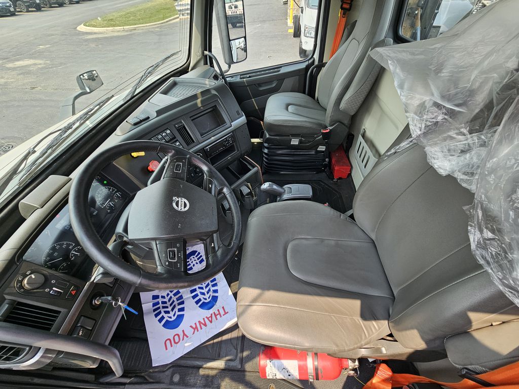 Slide images of 2020 VOLVO VNR