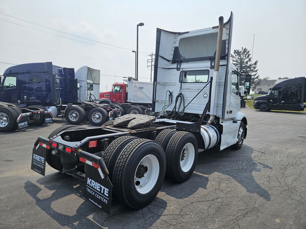 Slide images of 2020 VOLVO VNR