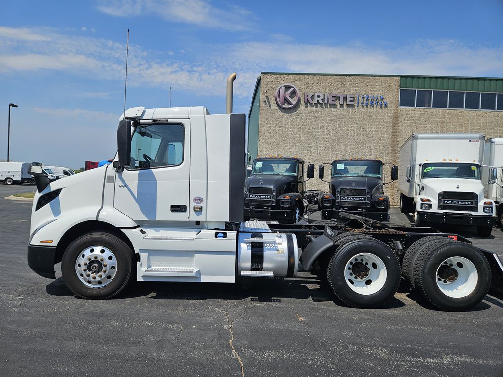 Slide images of 2020 VOLVO VNR