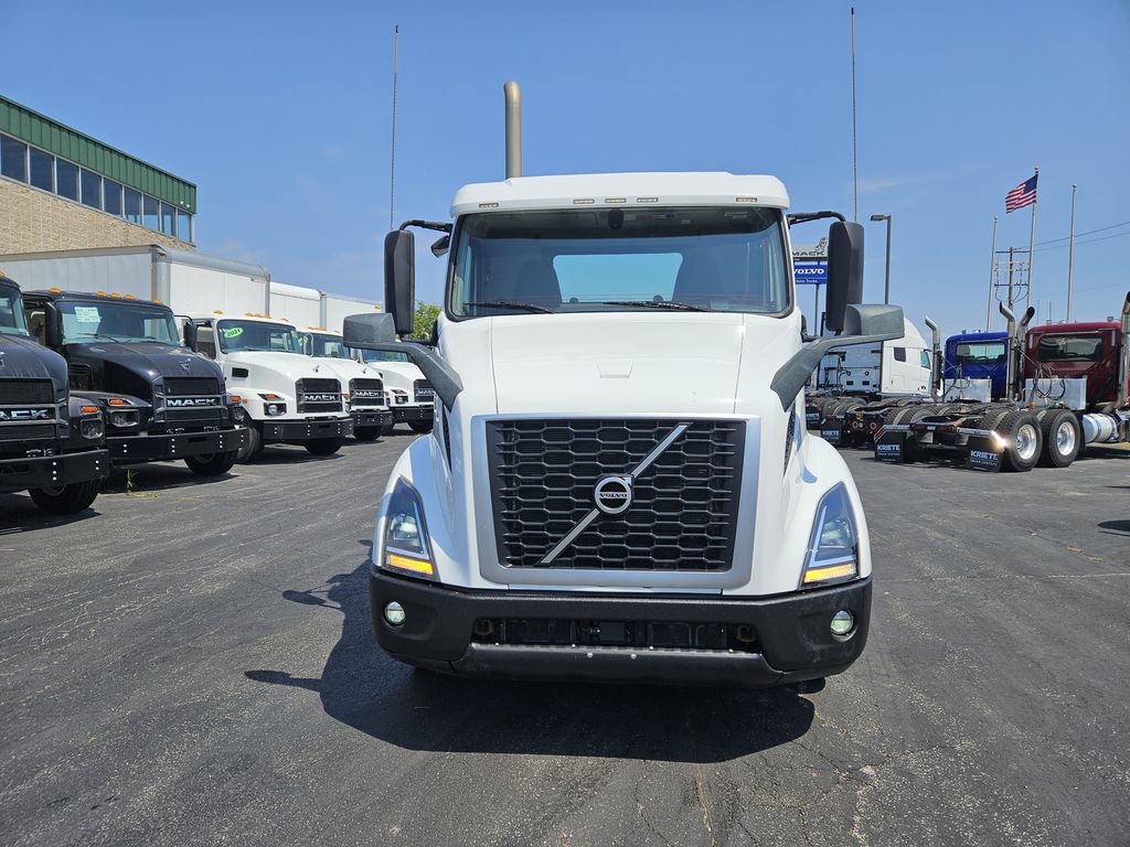 Slide images of 2020 VOLVO VNR